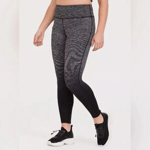 Torrid Performance Core Full Length Active Legging with Side Panels size 1